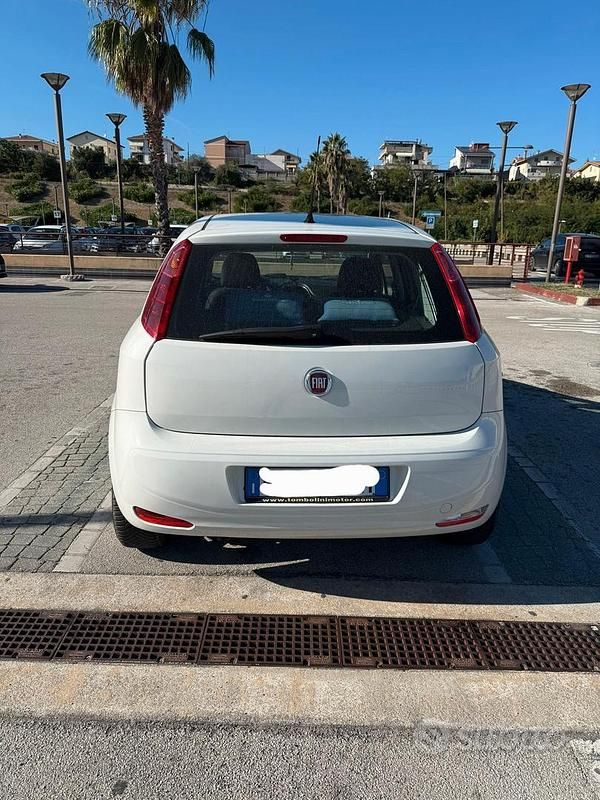 Usata Fiat Punto Street 77 CV (56 kW) 2017 Bianco Utilitaria