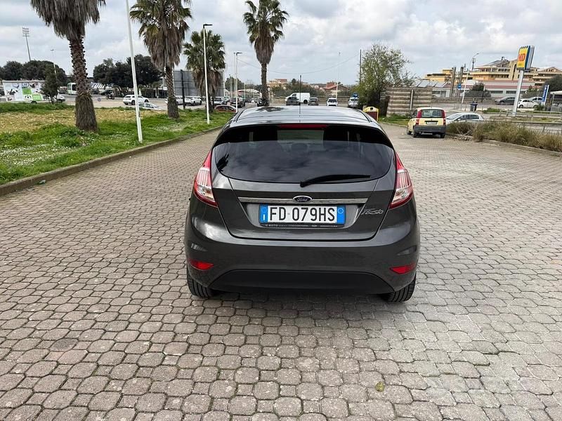 Usata Ford Fiesta Titanium 95 CV (69 kW) 2016 Grigio Berlina