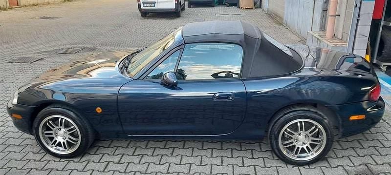 Usata Mazda MX5 110 CV (80 kW) 1998 Grigio Cabrio