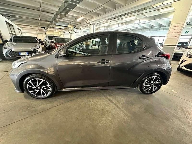 Usata Toyota Yaris Hybrid Trend 92 CV (67 kW) 2022 Dark grey Berlina