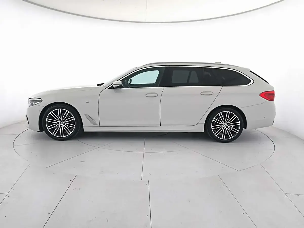 Usata BMW 520 M Sport 190 CV (139 kW) 2020 Alpin white Station wagon