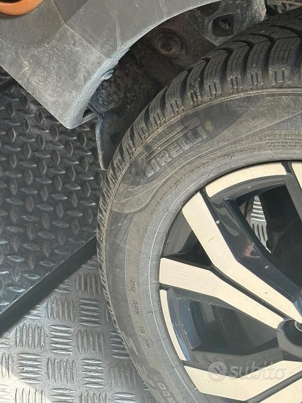 Giallo Usata 2022 Dacia Sandero Stepway Due volumi | 13.500 € (Buon prezzo) - Immagine 1/4