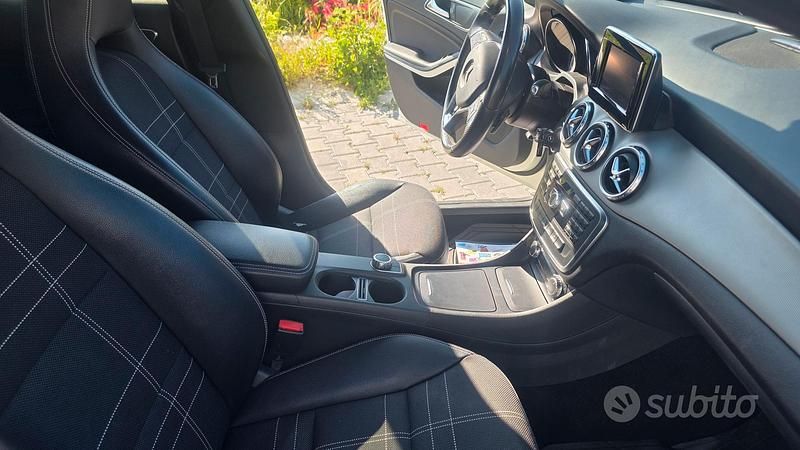 Usata Mercedes GLA200 136 CV (100 kW) 2014 Bianco SUV