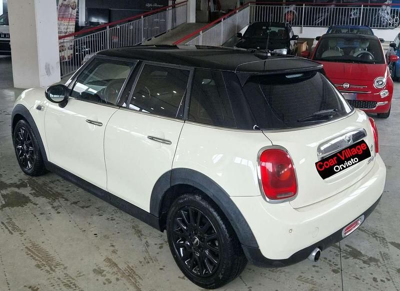 Usata Mini Cooper D Business 116 CV (85 kW) 2016 Beige Utilitaria