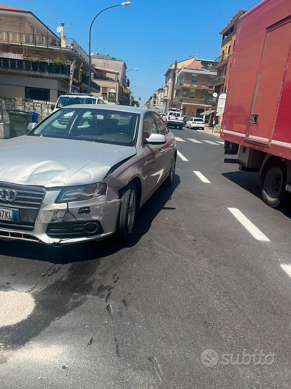 Usata 2009 Audi A4 Tre volumi | 2350 € - Immagine 1/2