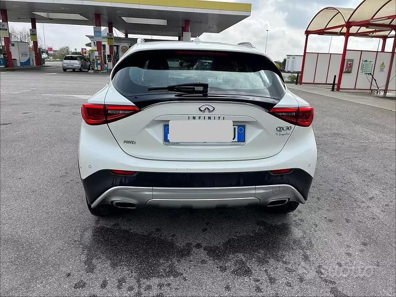 Usata Infiniti QX30 Premium 2017 Bianco SUV