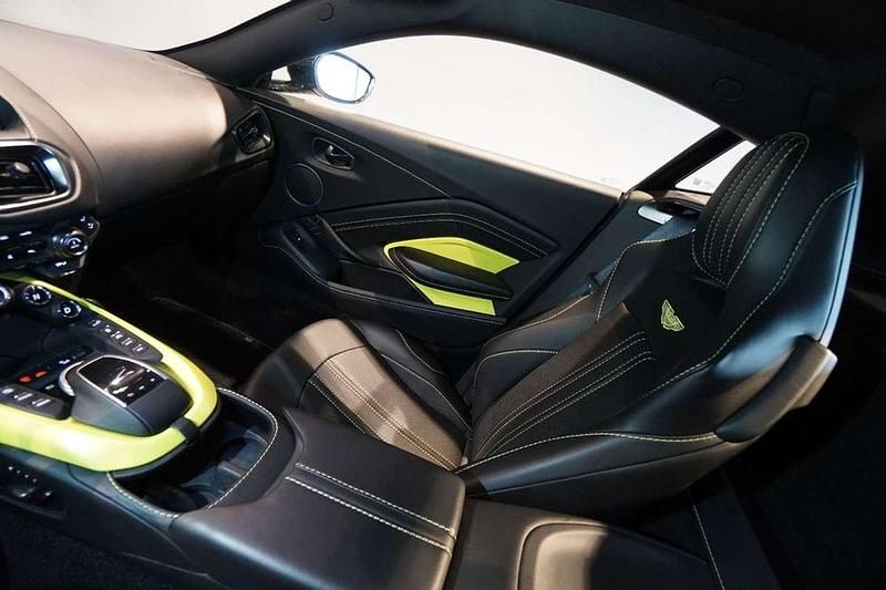 Usata Aston Martin V8 Vantage 510 CV (375 kW) 2021 Nero metallizzato Utilitaria