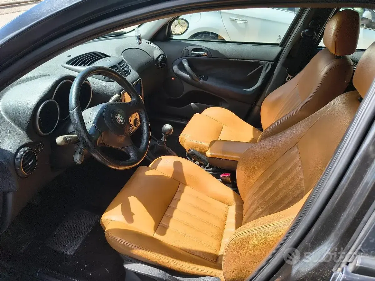 Usata Alfa Romeo 147 Progression 116 CV (85 kW) 2004 Nero Utilitaria