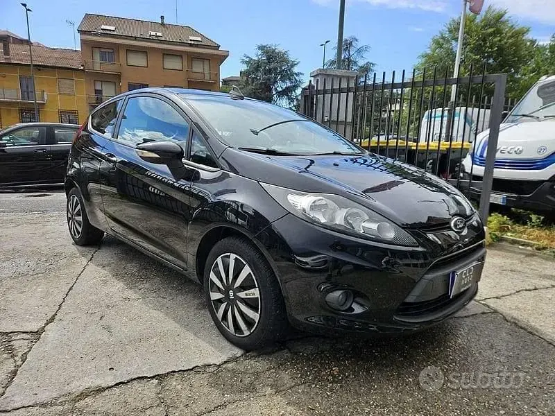 Usata Ford Fiesta Titanium 60 CV (44 kW) 2010 Nero Utilitaria