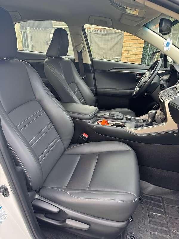 Usata Lexus NX300h Executive Line 155 CV (114 kW) 2017 Bianco SUV