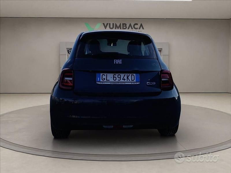 Usata Fiat 500e Icon 86 kW (118 CV) 2022 Ocean green Berlina