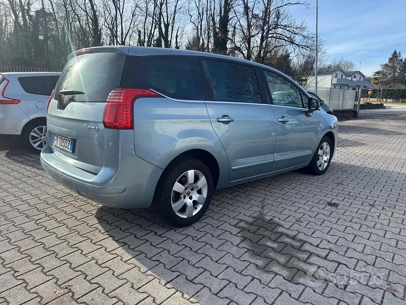 Usata Peugeot 5008 Business-Line 112 CV (82 kW) 2012 Grigio Monovolume