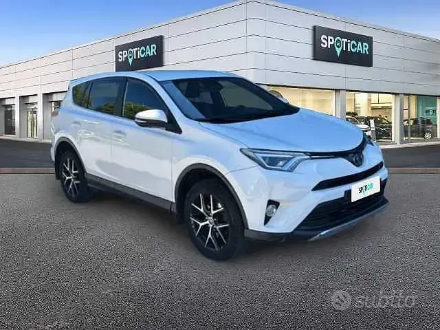 Usata Toyota RAV4 Hybrid Lounge 155 CV (114 kW) 2017 Bianco SUV