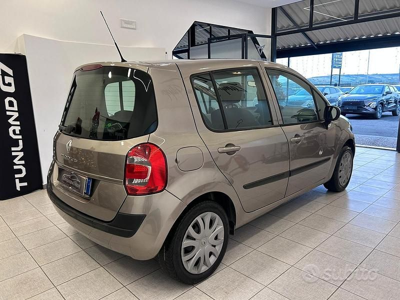 Usata Renault Modus Dynamique 86 CV (63 kW) 2009 Marrone Monovolume