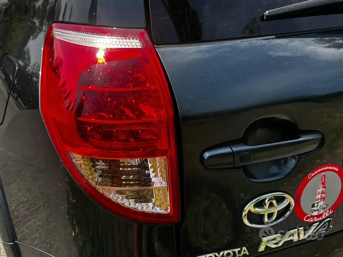 Usata Toyota RAV4 Luxury 177 CV (130 kW) 2007 Verde SUV