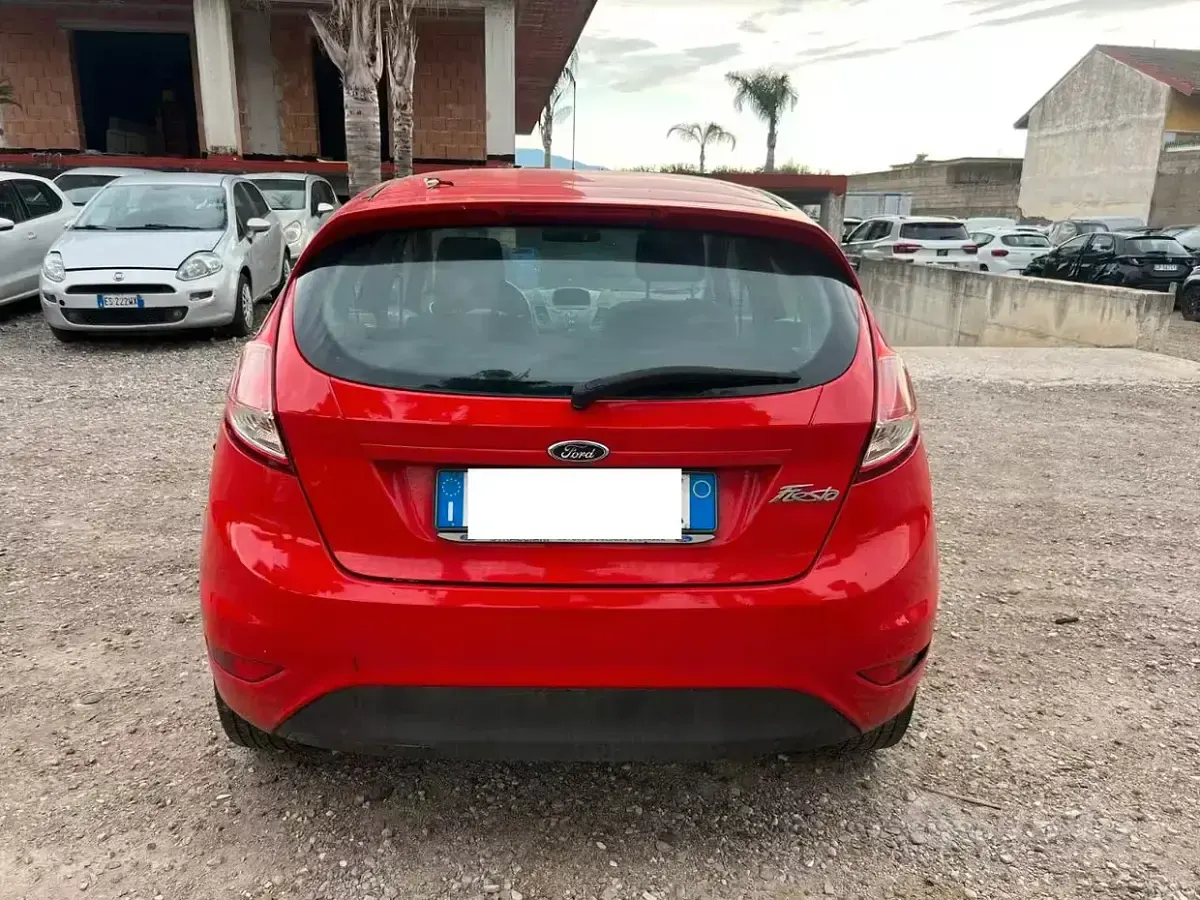 Usata Ford Fiesta Business Edition 75 CV (55 kW) 2016 Rosso Utilitaria