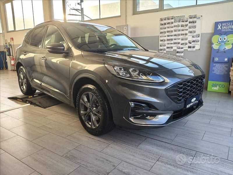 Usata Ford Kuga ST-Line X 190 CV (139 kW) 2023 Grigio SUV