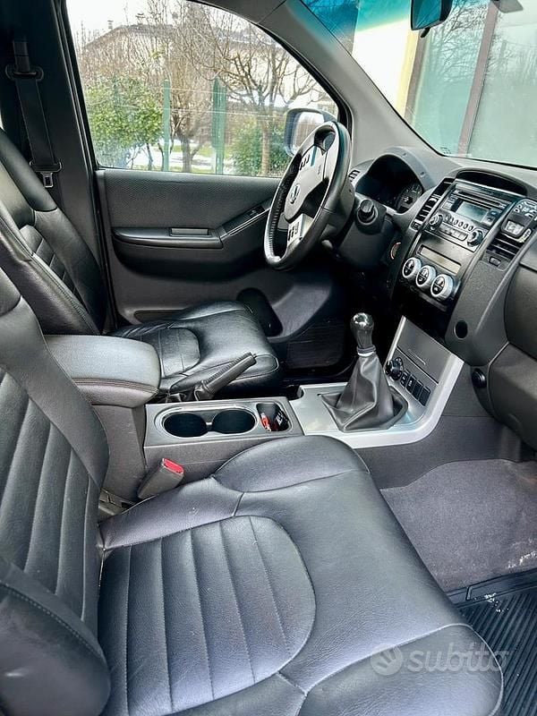 Begagnad Nissan Navara 190 HK (139 kW) 2015 Grå Pickup