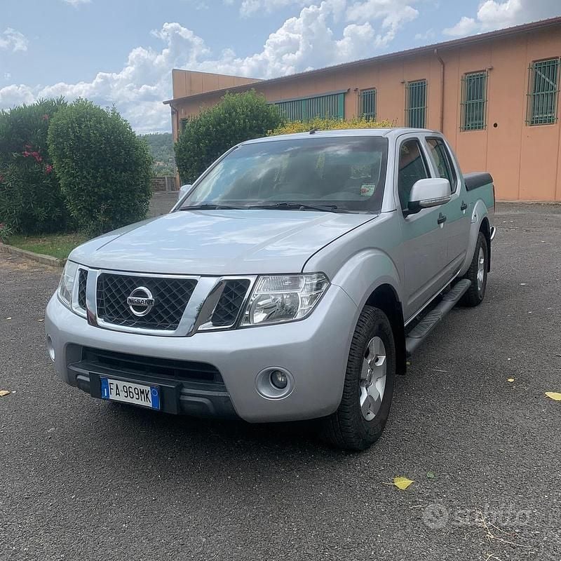 Usata Nissan Navara 190 CV (139 kW) 2015 Grigio Pick-up