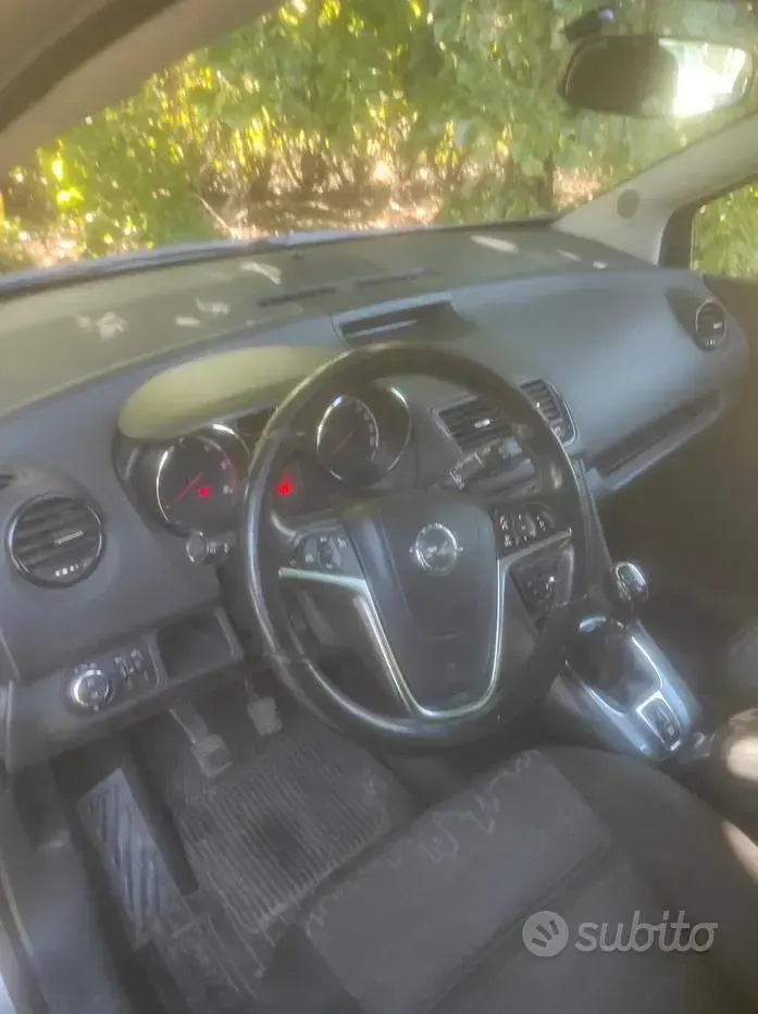 Usata Opel Meriva 110 CV (80 kW) 2016 Grigio Monovolume