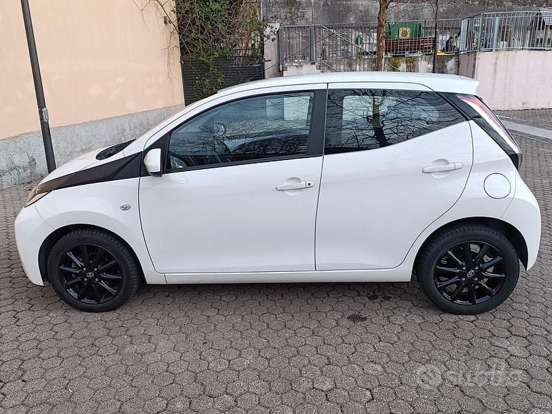 Usata Toyota Aygo Business Edition 69 CV (50 kW) 2017 Bianco Utilitaria
