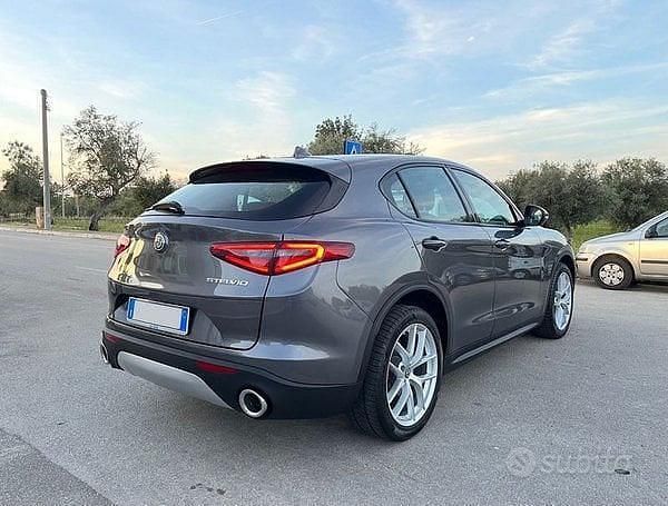 Usata Alfa Romeo Stelvio 190 CV (139 kW) 2021 Grigio SUV