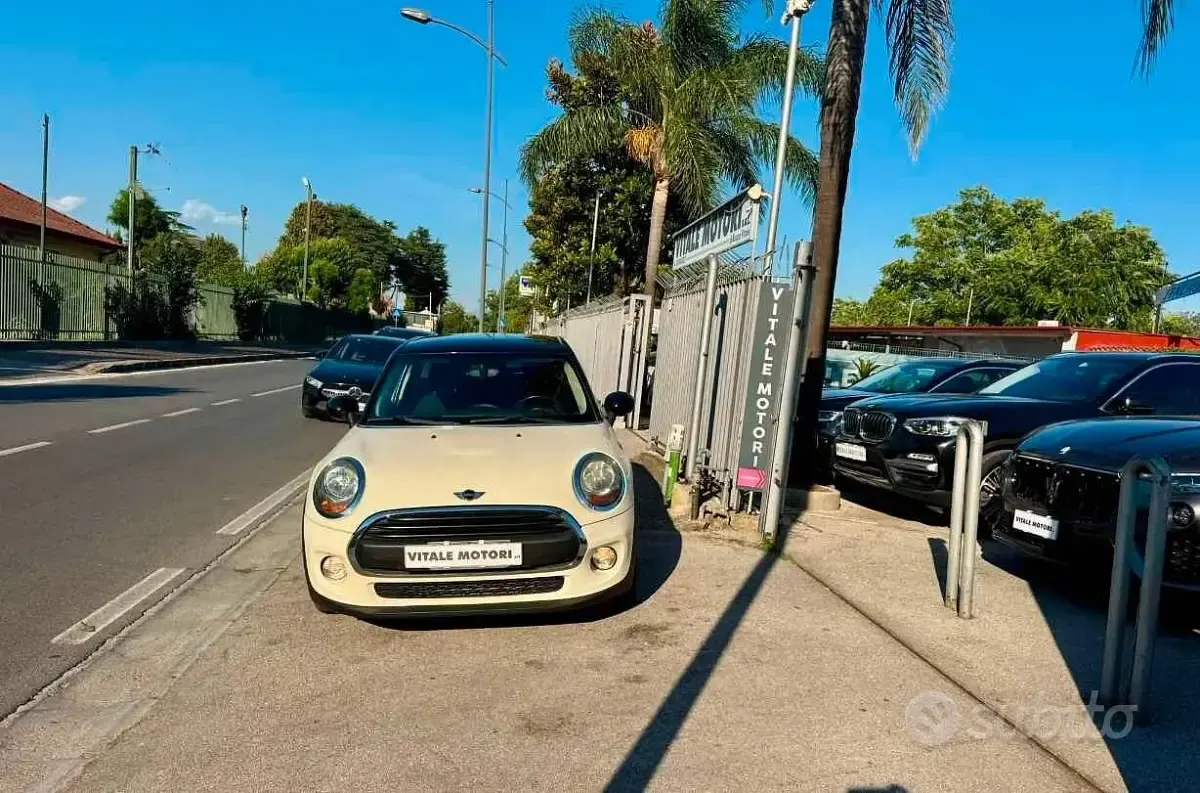 Usata Mini Cooper 75 CV (55 kW) 2017 Beige Utilitaria