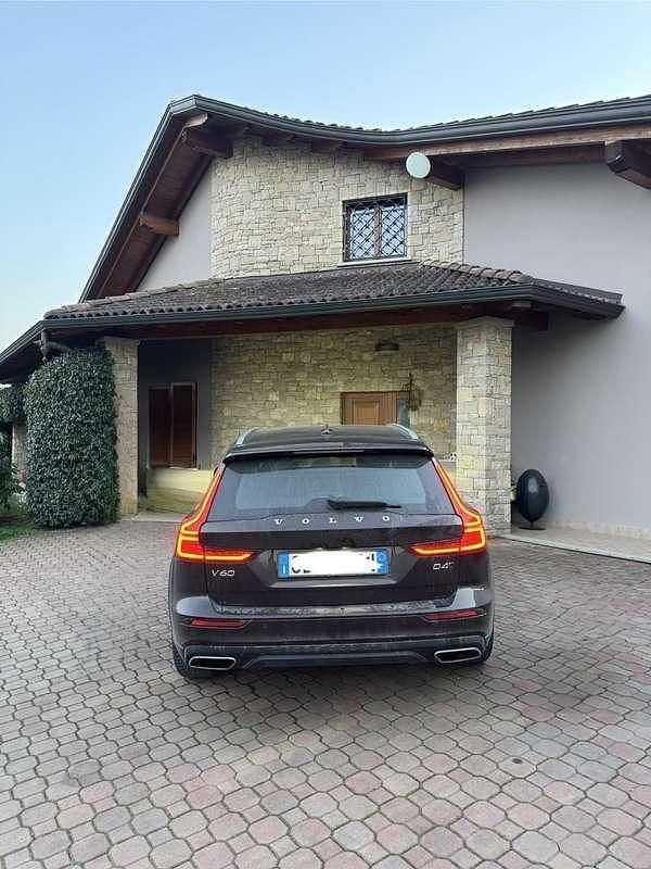 Usata Volvo V60 CC Pro 190 CV (139 kW) 2020 Station wagon