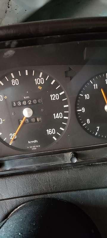 Usata Mercedes 240 71 CV (52 kW) 1986 Blu/azzurro