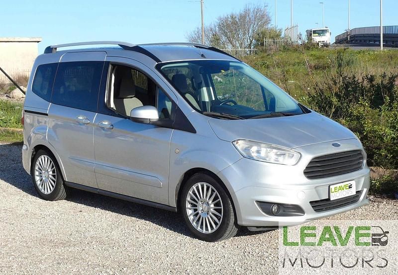 Usata Ford Tourneo Courier 95 CV (69 kW) 2015 Grigio Monovolume