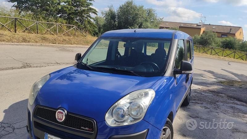 Usata Fiat Doblò 120 CV (88 kW) 2011 Blu Monovolume