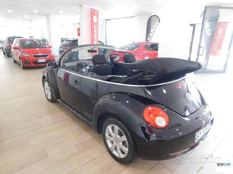 Usata VW New Beetle Cabriolet 105 CV (77 kW) 2008 Nero Cabrio