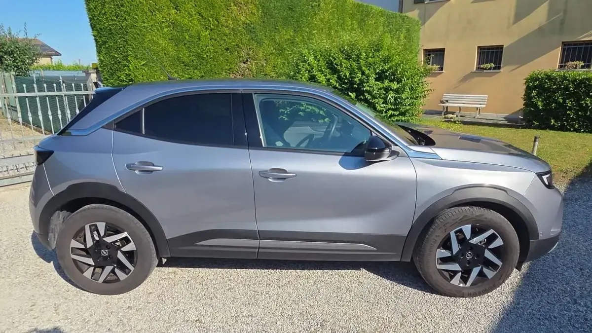 Usata Opel Mokka 101 CV (74 kW) 2023 Grigio SUV