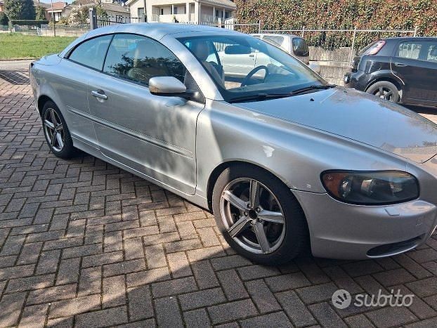 Usata Volvo C70 179 CV (131 kW) 2006 Grigio Cabrio