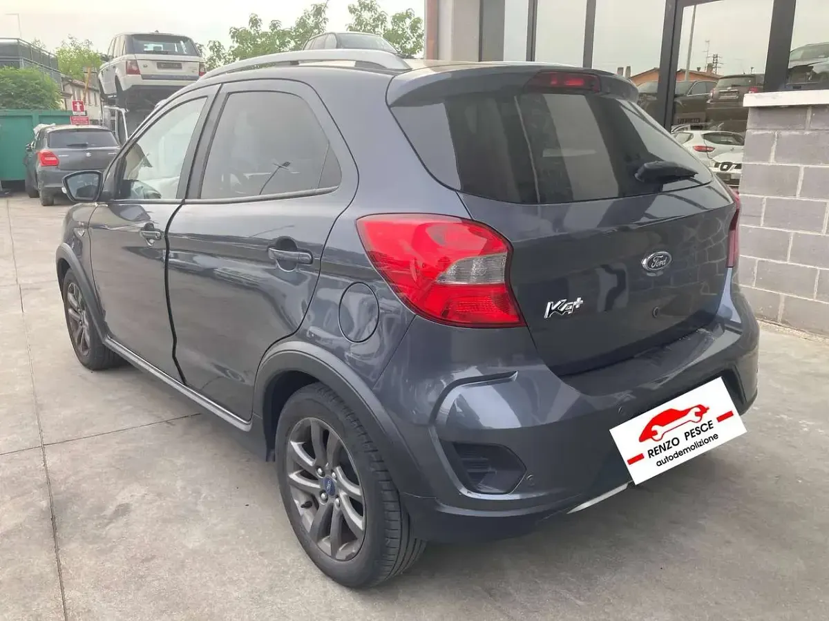 Usata Ford Ka Active 86 CV (63 kW) 2016 Grigio Berlina