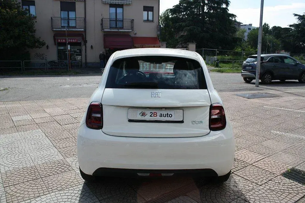 Usado Fiat 500e Icon 42 kW (58 CV) 2022 Blanco Berlina