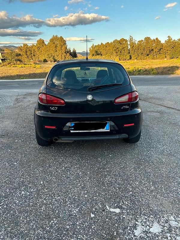 Usata Alfa Romeo 147 120 CV (88 kW) 2006 Nero Utilitaria