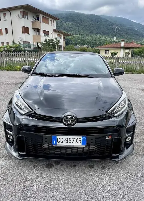 Usata Toyota Yaris 261 CV (191 kW) 2021 Nero Utilitaria