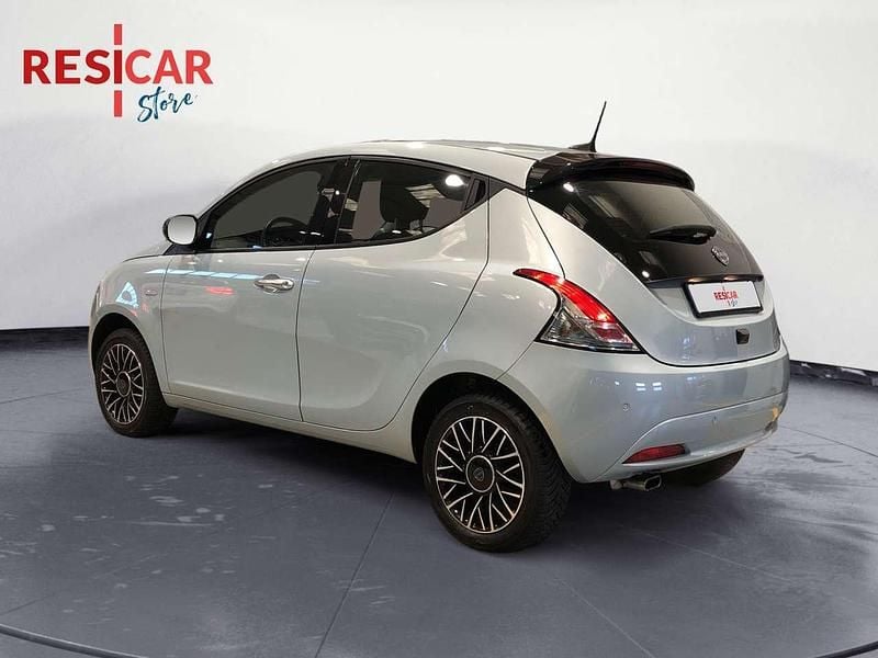 Usata Lancia Ypsilon 69 CV (50 kW) 2024 Azzurro Utilitaria