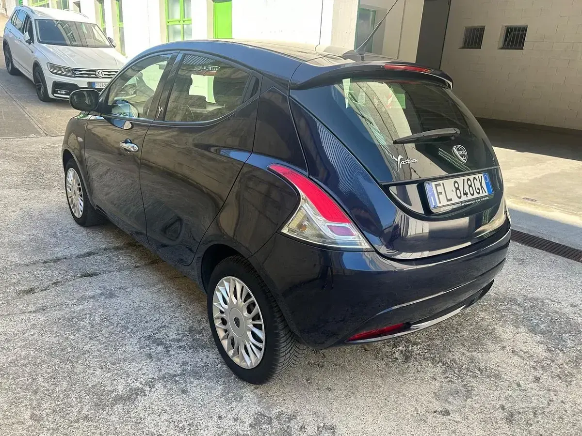 Usata Lancia Ypsilon Silver 69 CV (50 kW) 2017 Blu Utilitaria