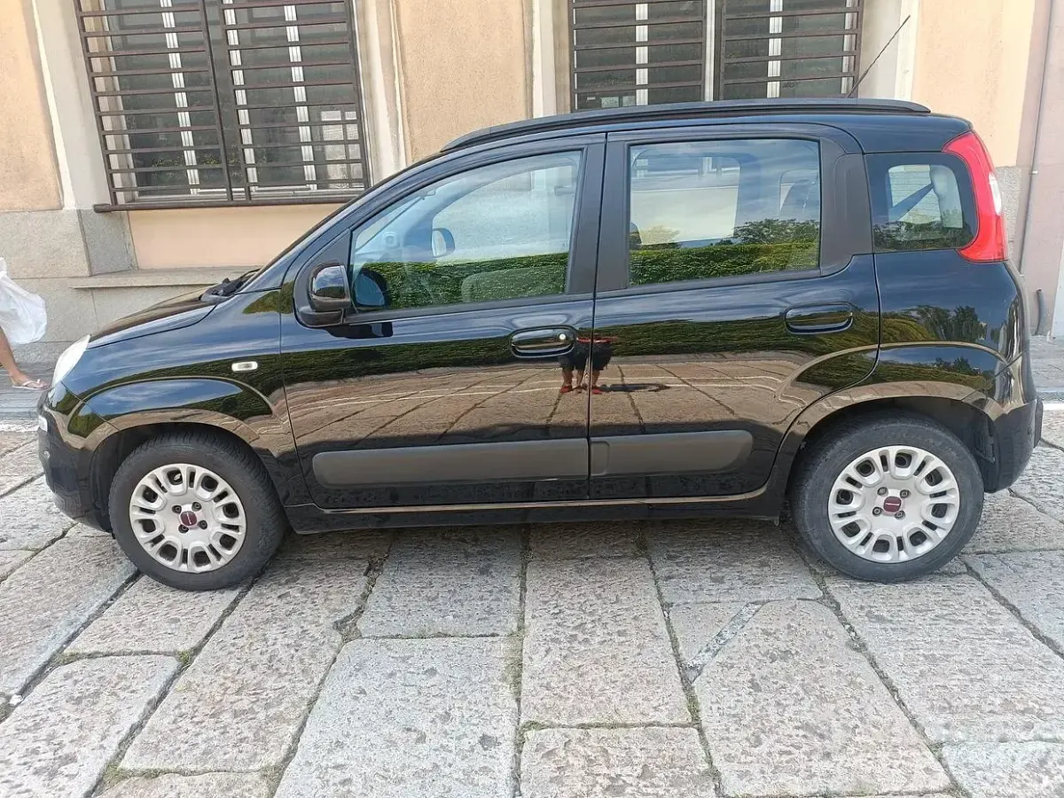 Usata Fiat Panda Lounge 69 CV (50 kW) 2013 Nero Utilitaria