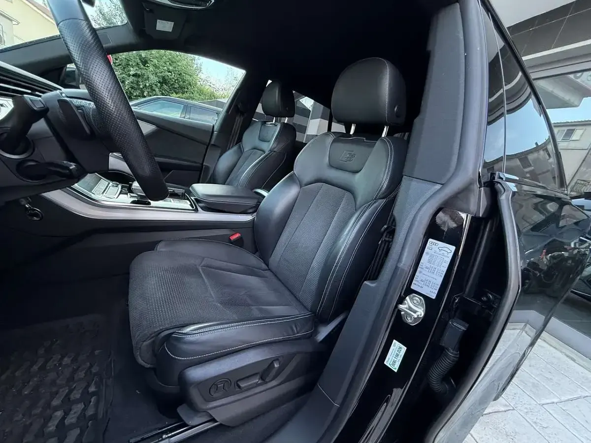 Usata Audi Q8 Sport 286 CV (210 kW) 2020 Nero SUV