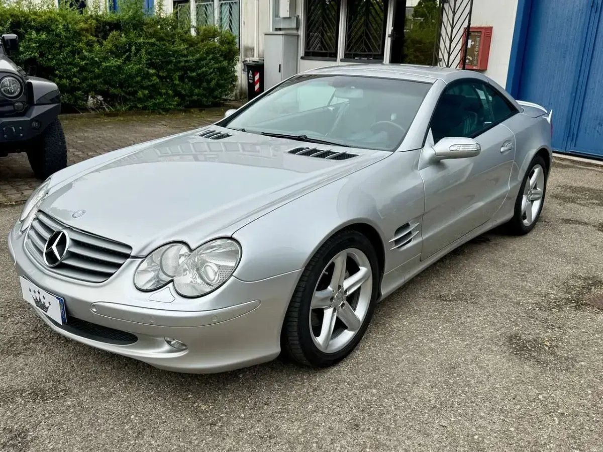 Usata Mercedes SL350 245 CV (180 kW) 2005 Argento Cabrio