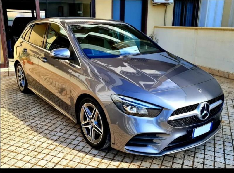 Grigio Usata 2019 Mercedes B180 Premium Monovolume | 20.000 € - Immagine 1/4