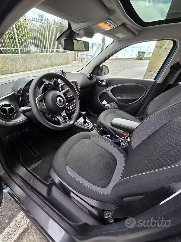 Usata Smart ForFour Electric Drive Passion 41 kW (56 CV) 2022 Blu Berlina