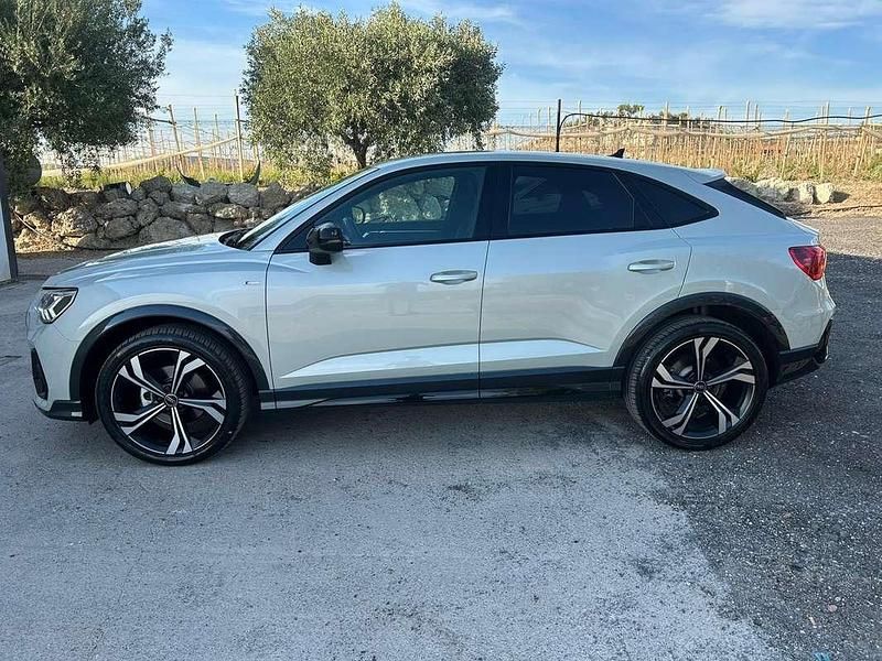 Usata Audi Q3 Sportback Ambiente 150 CV (110 kW) 2023 Grigio SUV