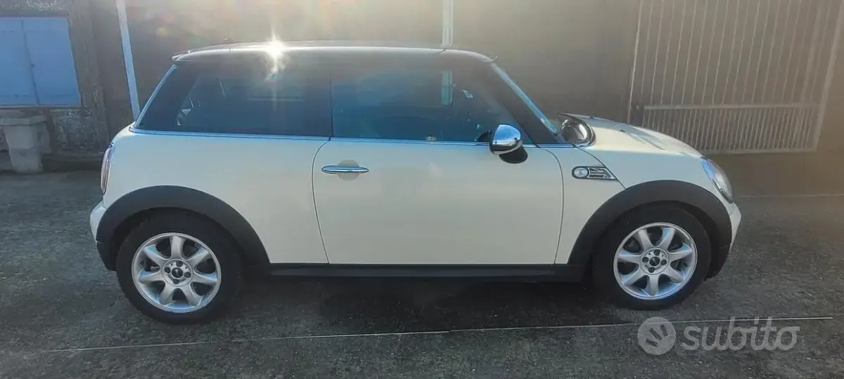 Usata Mini Cooper D 109 CV (80 kW) 2010 Bianco Utilitaria