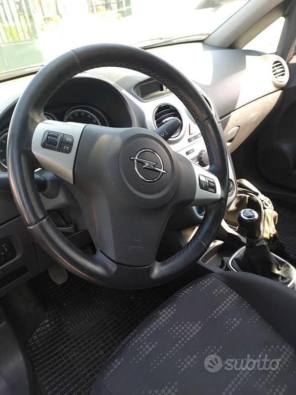 Usata Opel Corsa 86 CV (63 kW) 2011 Grigio Berlina