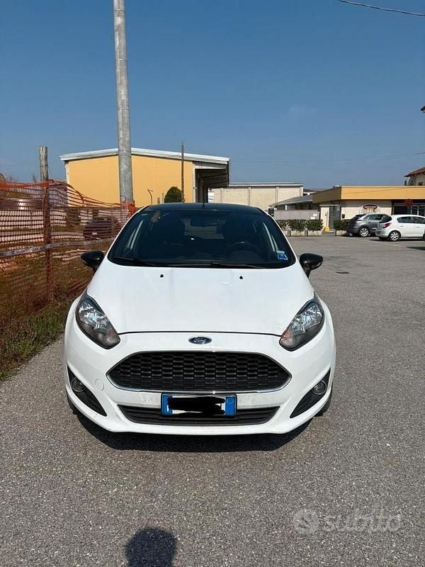 Usata Ford Fiesta 75 CV (55 kW) 2016 Bianco Utilitaria