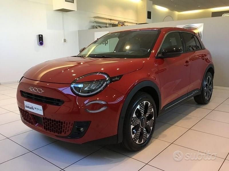 Usata Fiat 600 La Prima 110 CV (80 kW) 2025 Rosso SUV